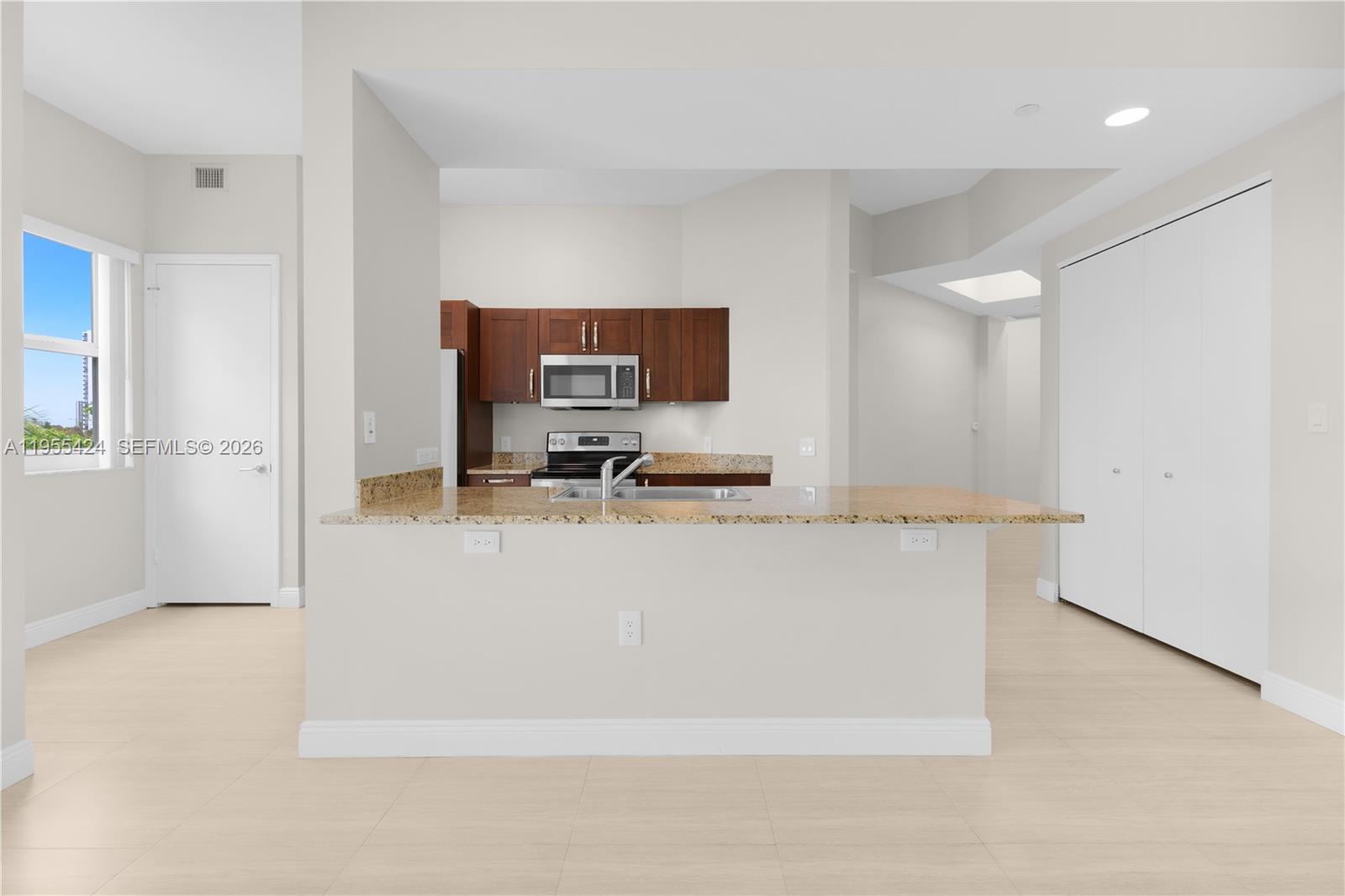 TURNBERRY VLG NO TOWER CO - Residential