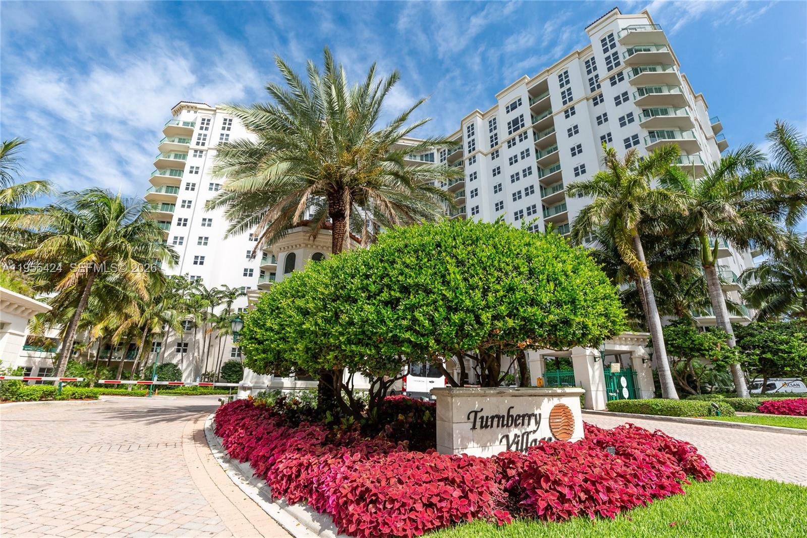 TURNBERRY VLG NO TOWER CO - Residential