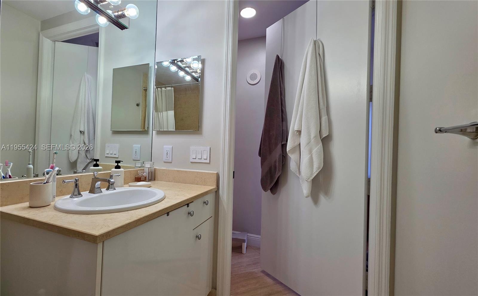 TURNBERRY VLG NO TOWER CO - Residential