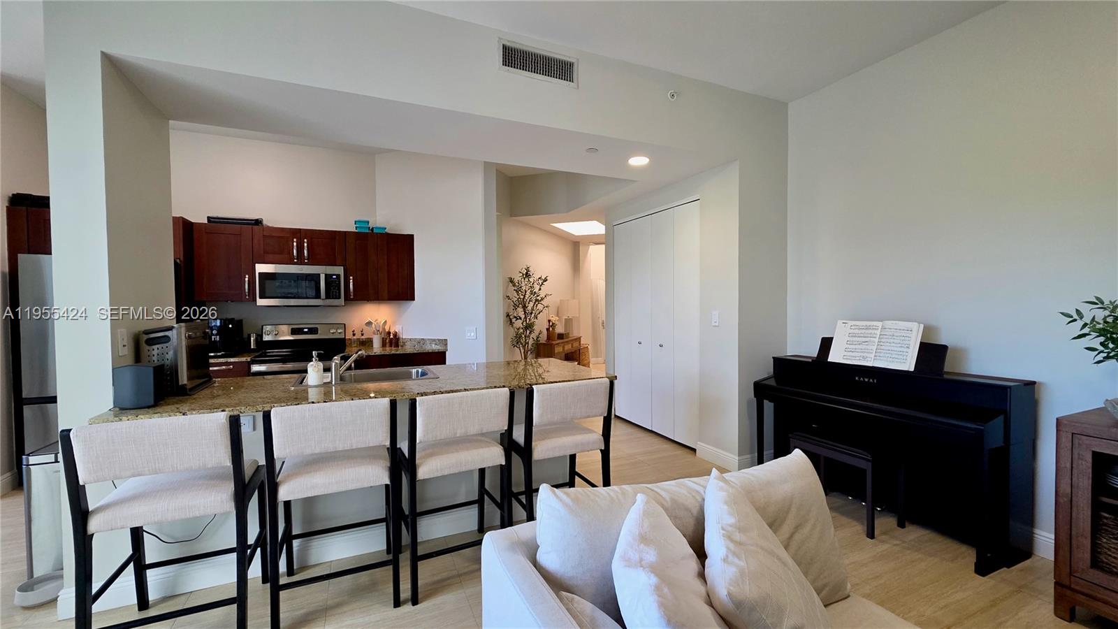 TURNBERRY VLG NO TOWER CO - Residential