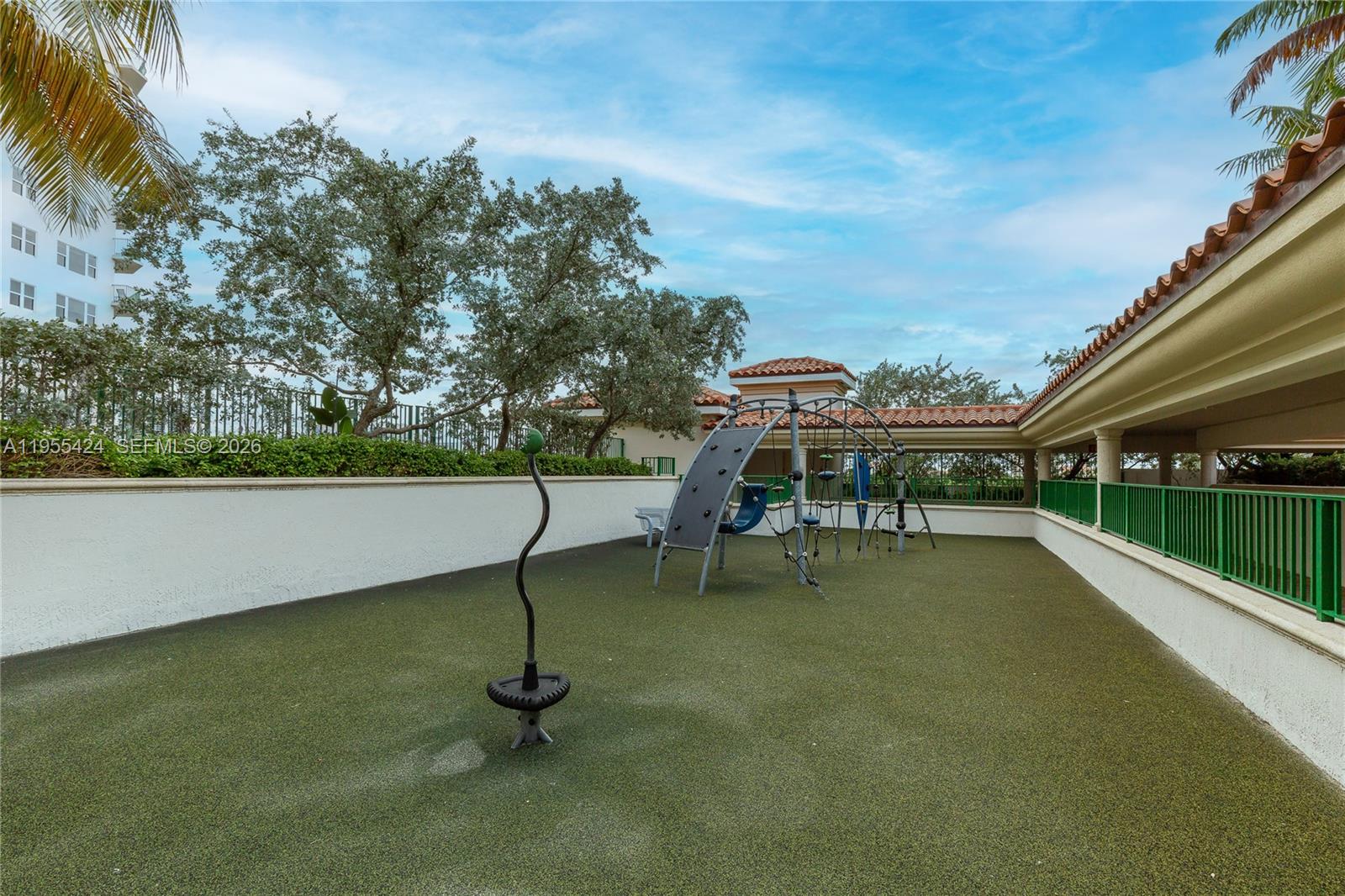 TURNBERRY VLG NO TOWER CO - Residential