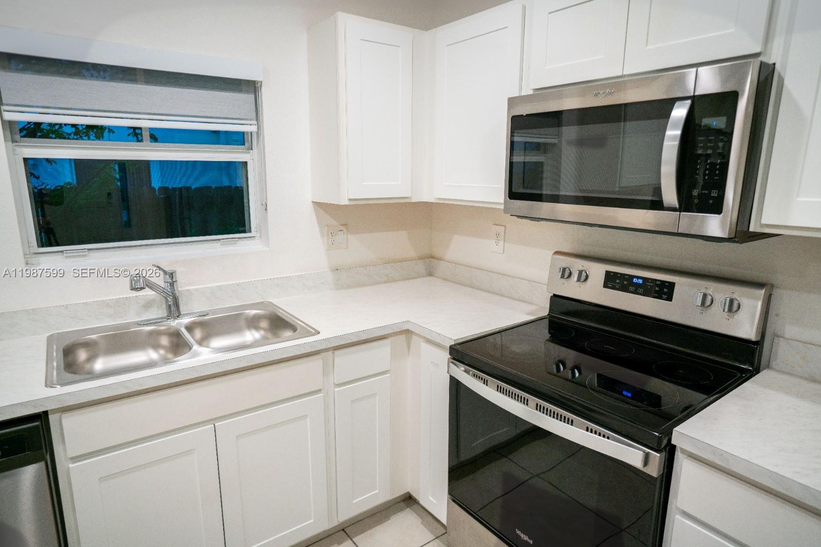 MIAMI LAND AND DEVELOPMEN - Residential Lease