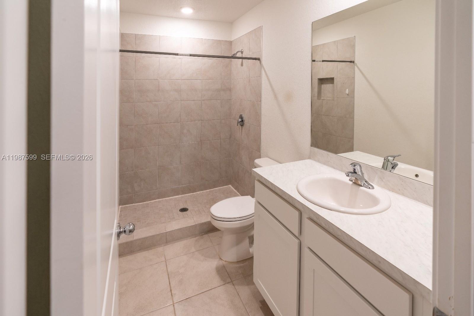 MIAMI LAND AND DEVELOPMEN - Residential Lease