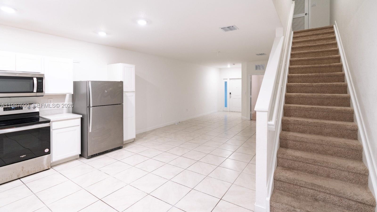 MIAMI LAND AND DEVELOPMEN - Residential Lease