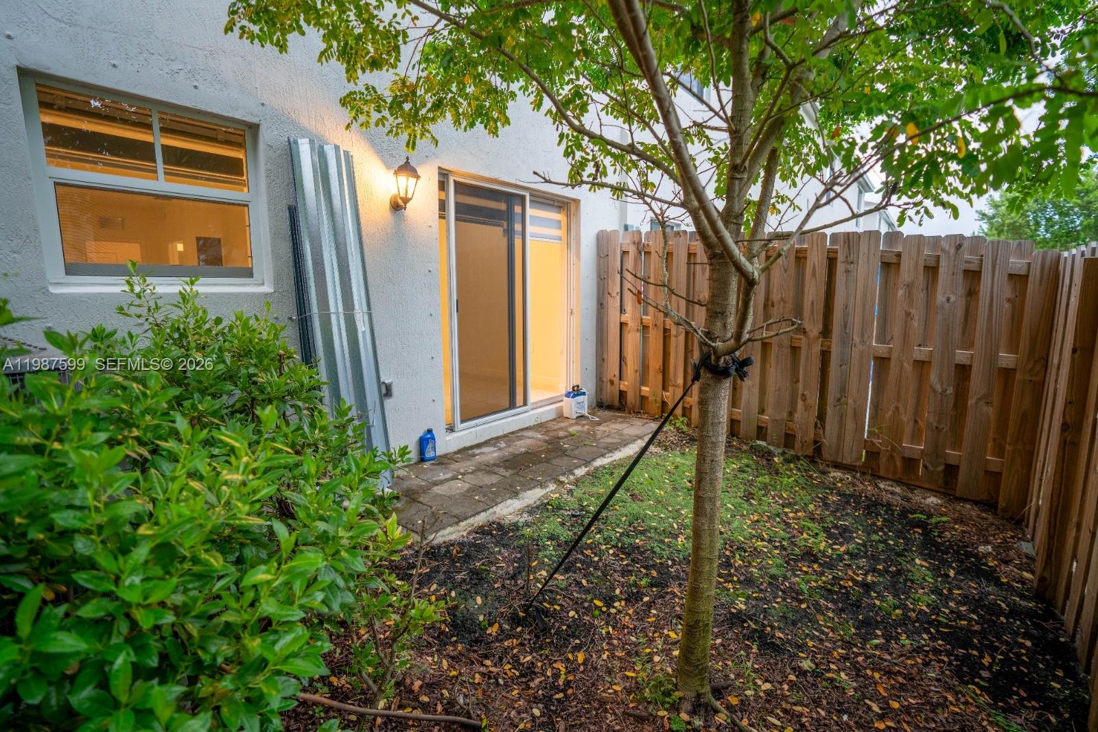 MIAMI LAND AND DEVELOPMEN - Residential Lease