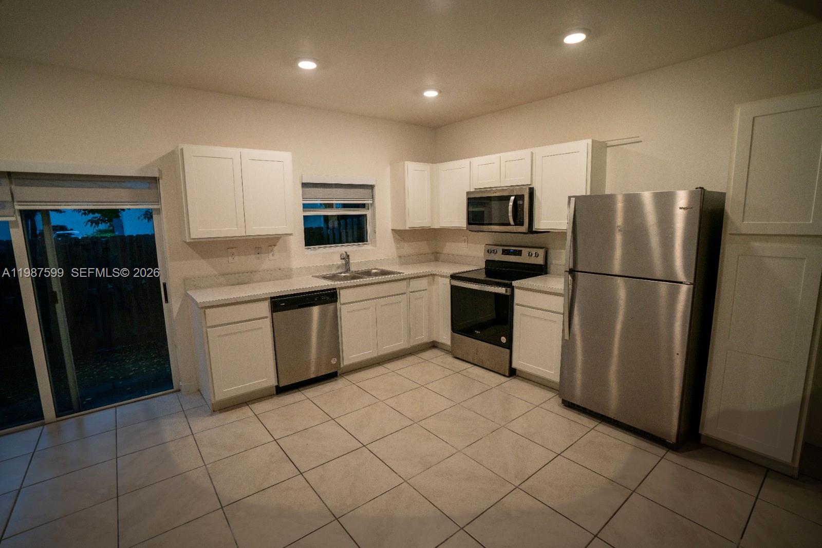 MIAMI LAND AND DEVELOPMEN - Residential Lease