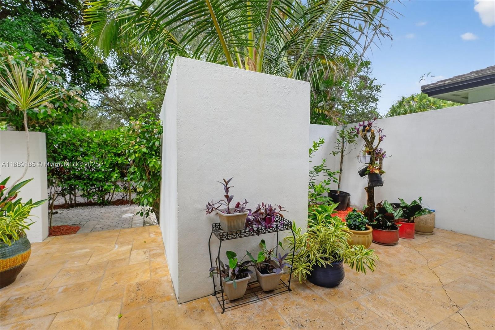 CORAL GABLES RIVIERA - Residential