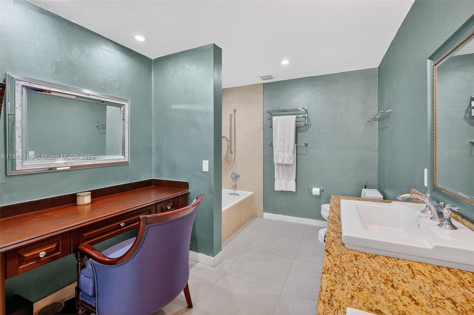 CORAL GABLES RIVIERA - Residential