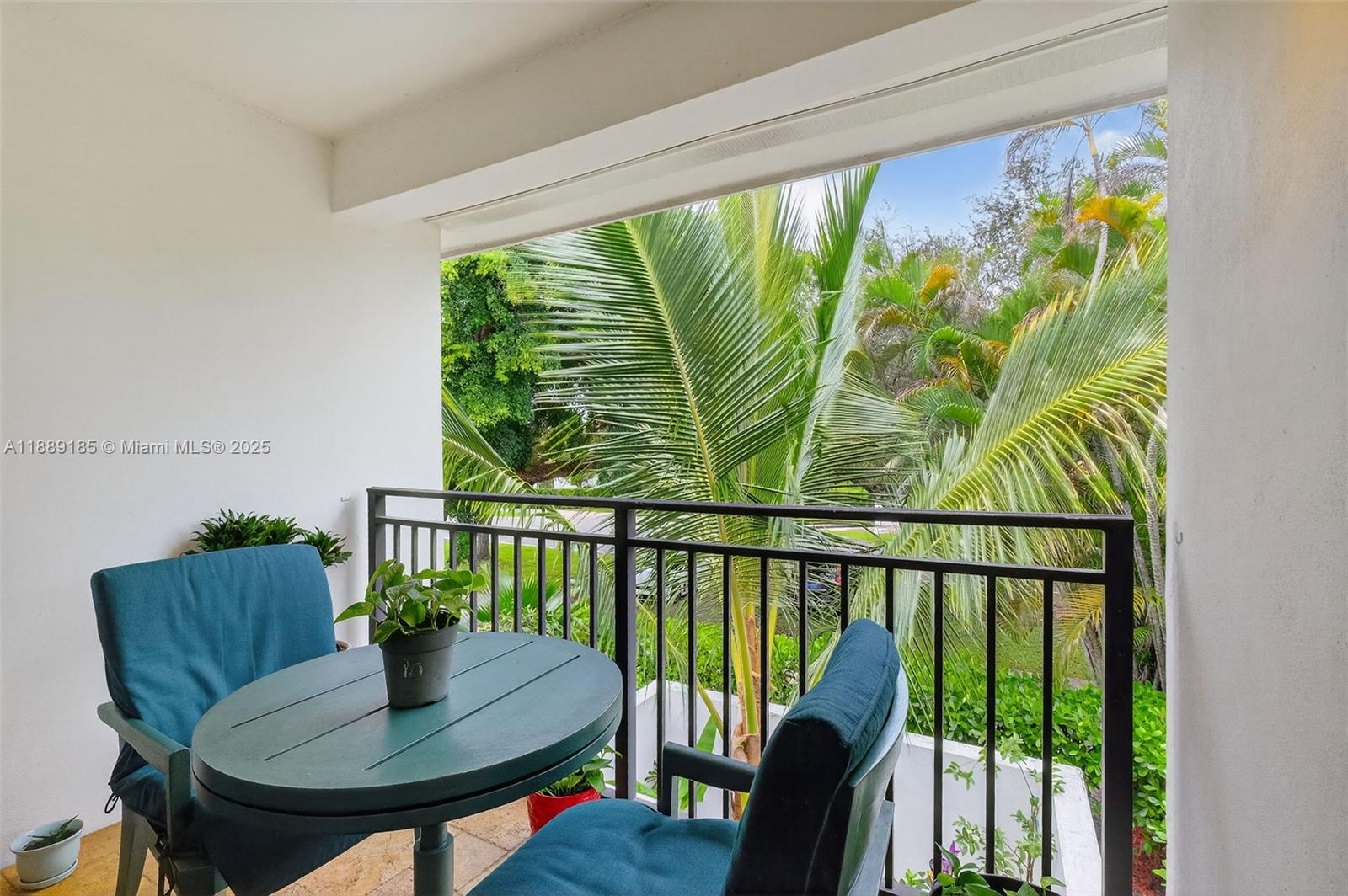 CORAL GABLES RIVIERA - Residential