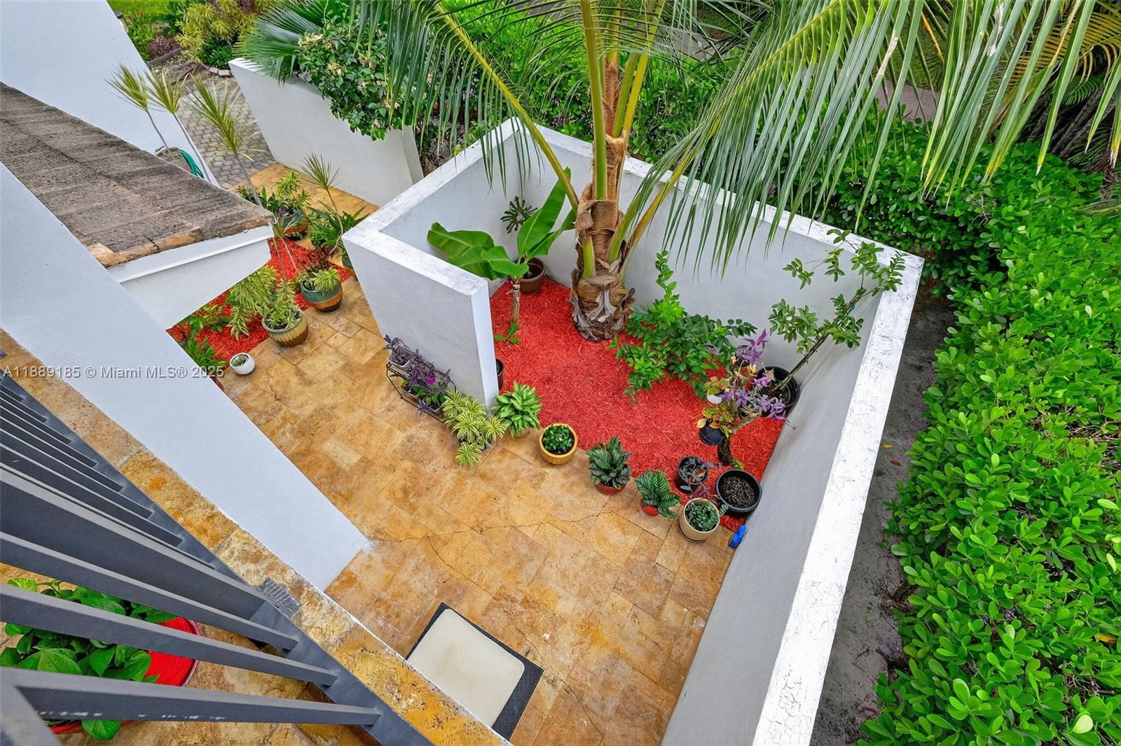 CORAL GABLES RIVIERA - Residential