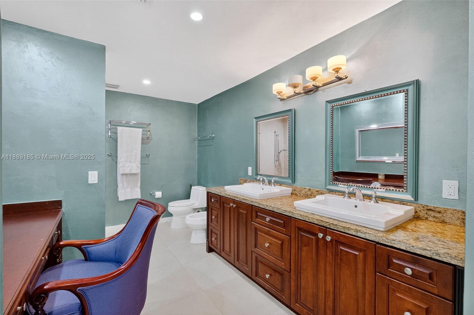 CORAL GABLES RIVIERA - Residential