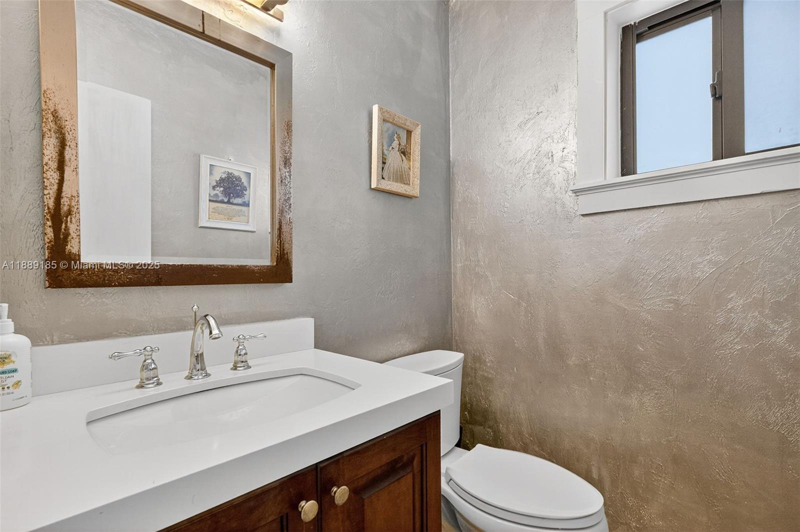 CORAL GABLES RIVIERA - Residential