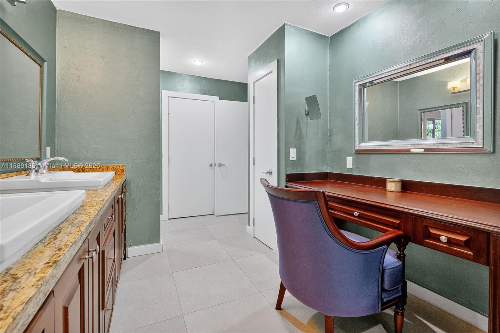 CORAL GABLES RIVIERA - Residential