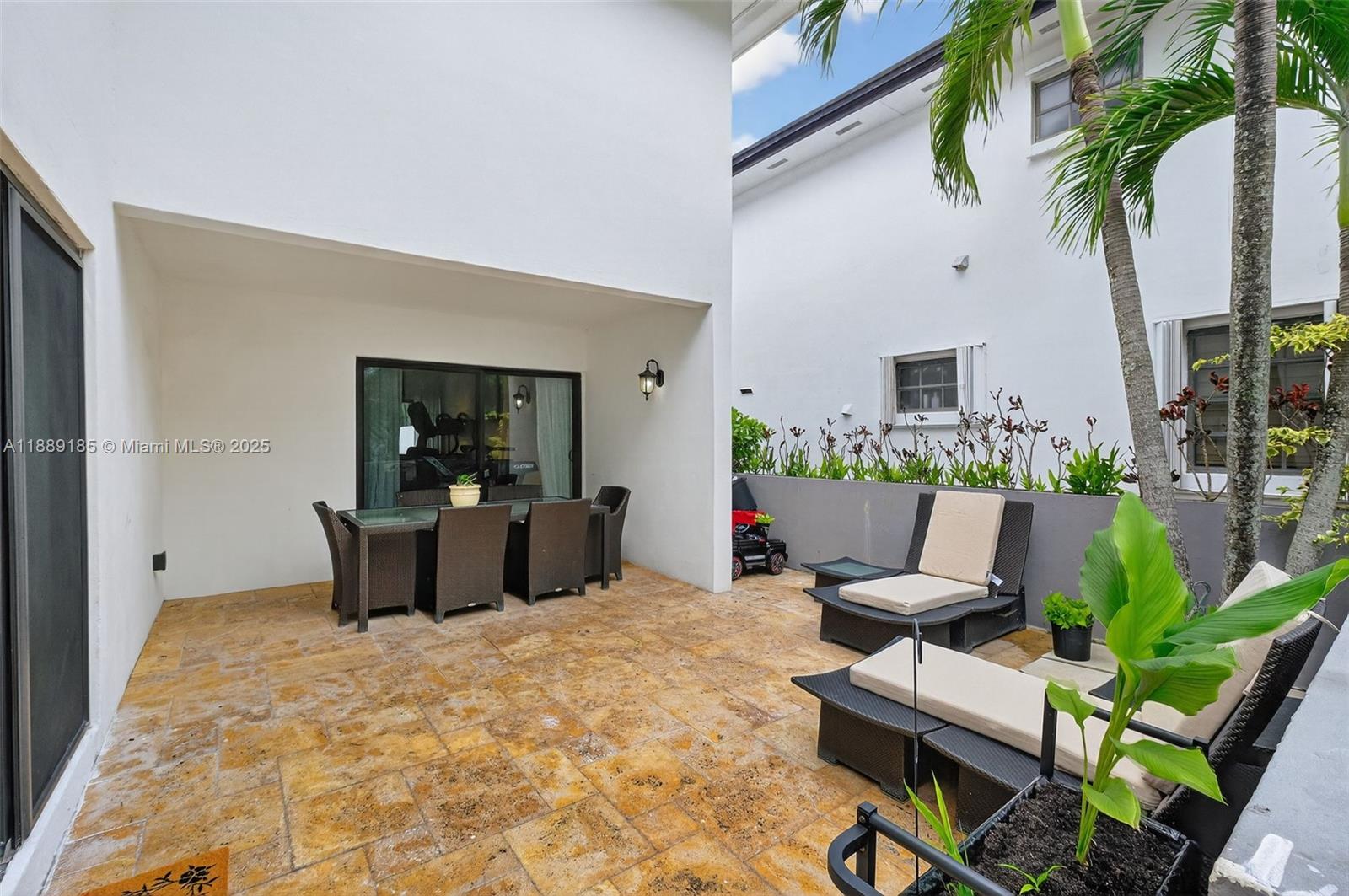 CORAL GABLES RIVIERA - Residential