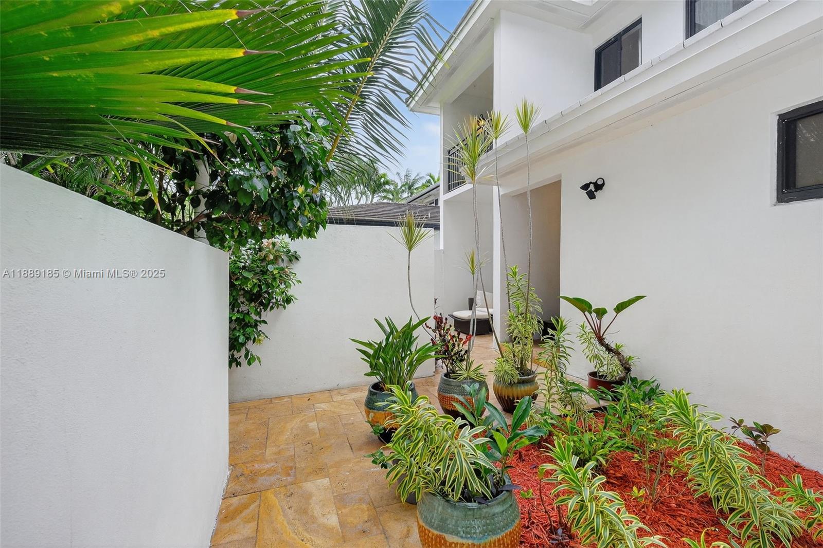 CORAL GABLES RIVIERA - Residential