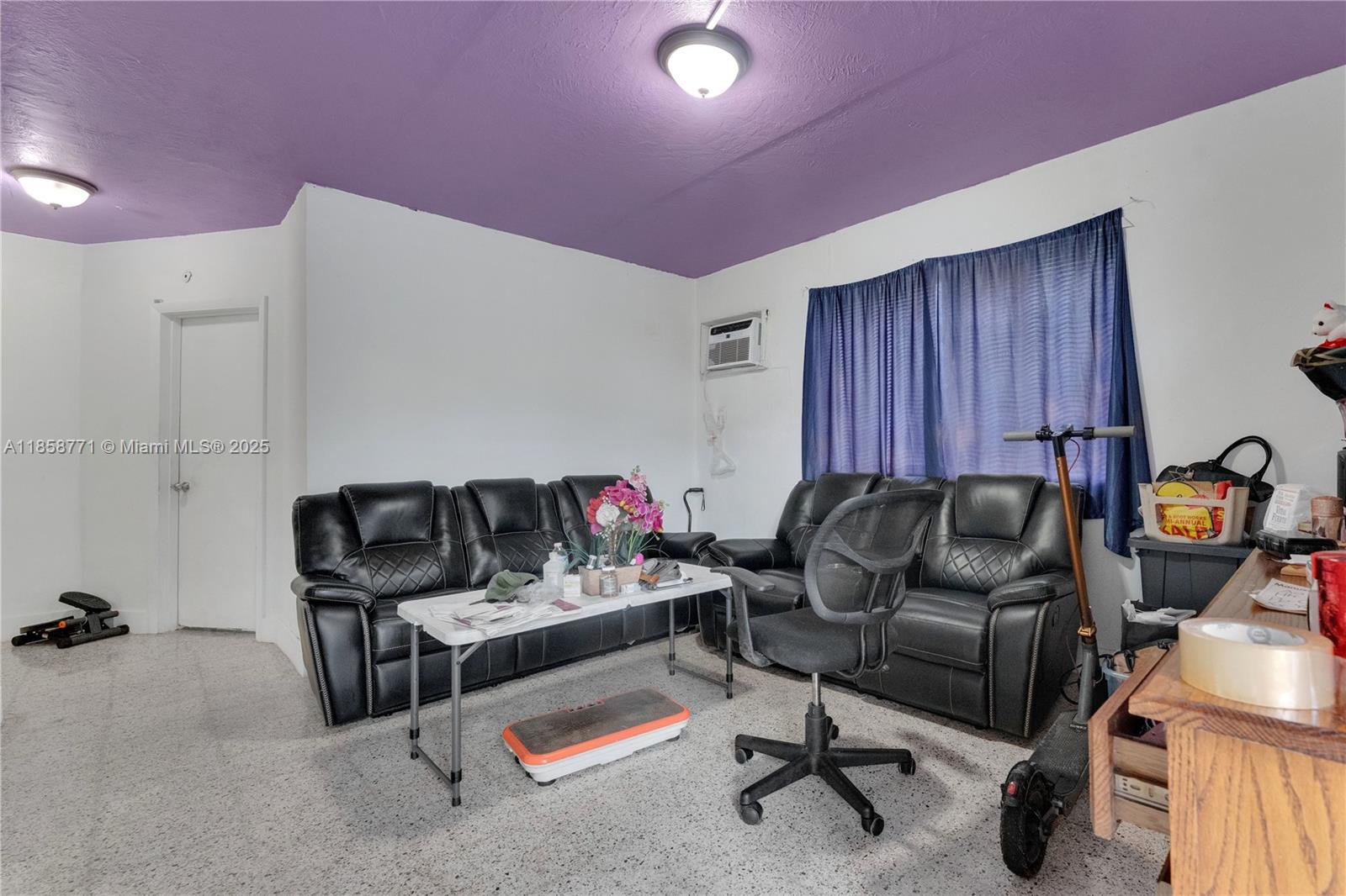 69 NW 5th St