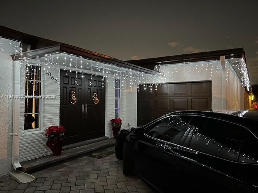 Great Updated 4/2 pool home with a 5th bedroom/den/playroom.  Large screened patio and pool, as well as covered patio!  2 storage sheds in backyard.  UPDATED KITCHENS AND BATHS.  Roof and AC only a few years old!!
Large living area with sliders out to pool.  Hurricane protection all around.  Great quiet street and neighborhood close to all major highways, sawgrass mall, shopping and more.   MUST SEE!