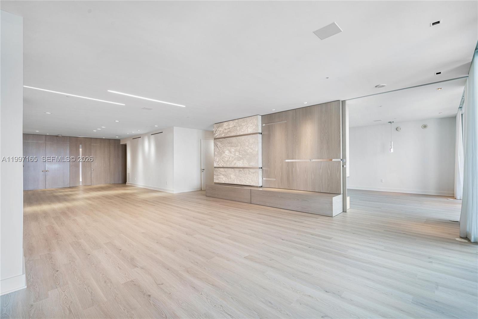 THE RESIDENCES AT THE BAT - Residential Lease