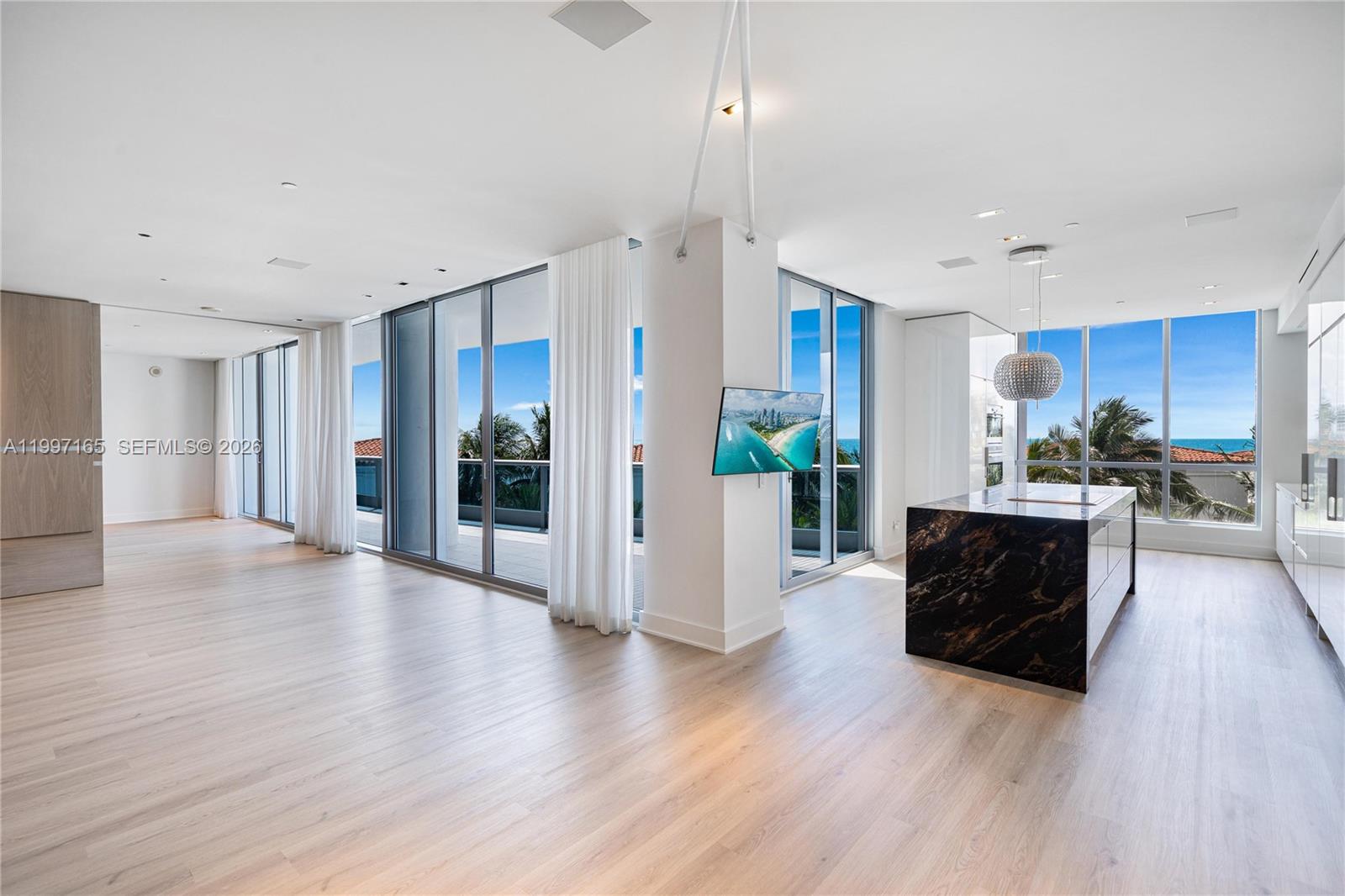 5959 Collins Ave 705