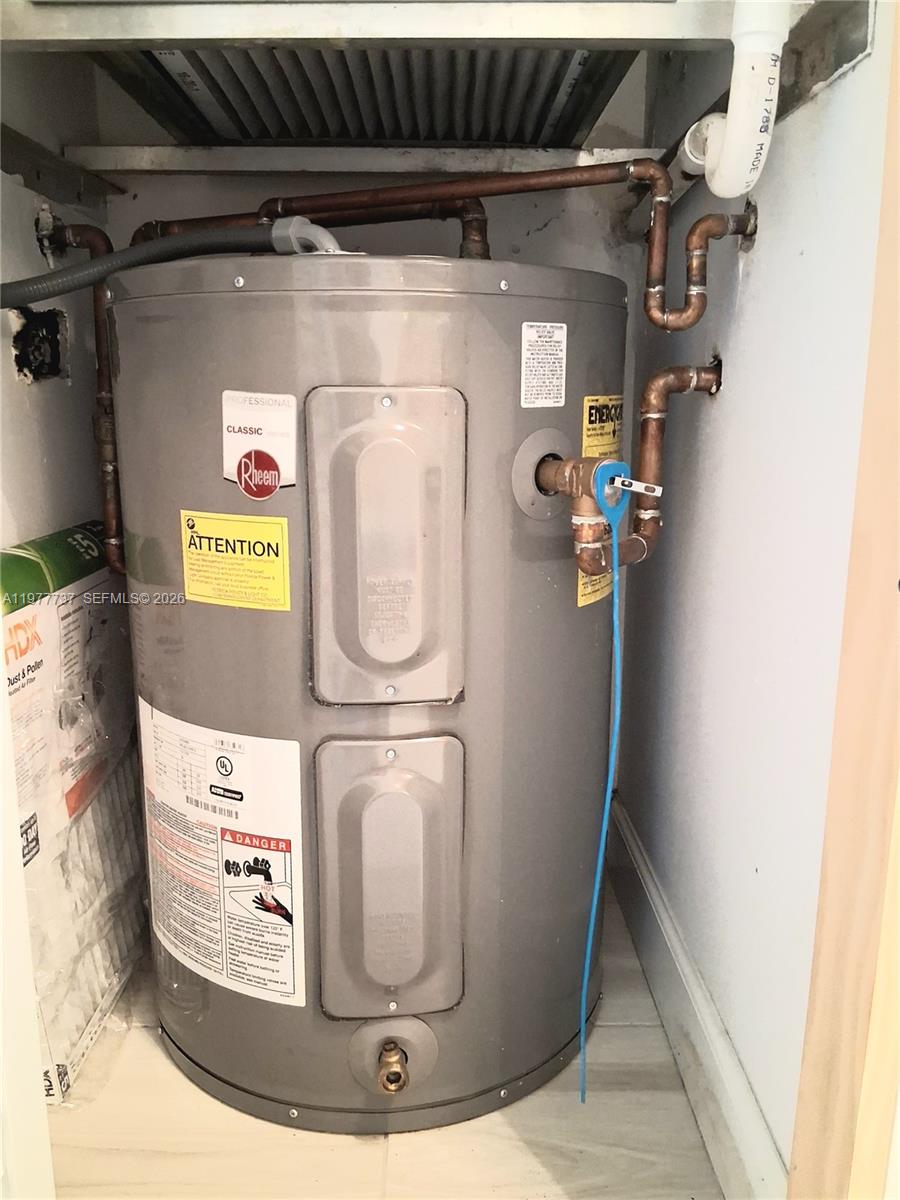 SUNRISE LAKES 206 CONDO - Residential