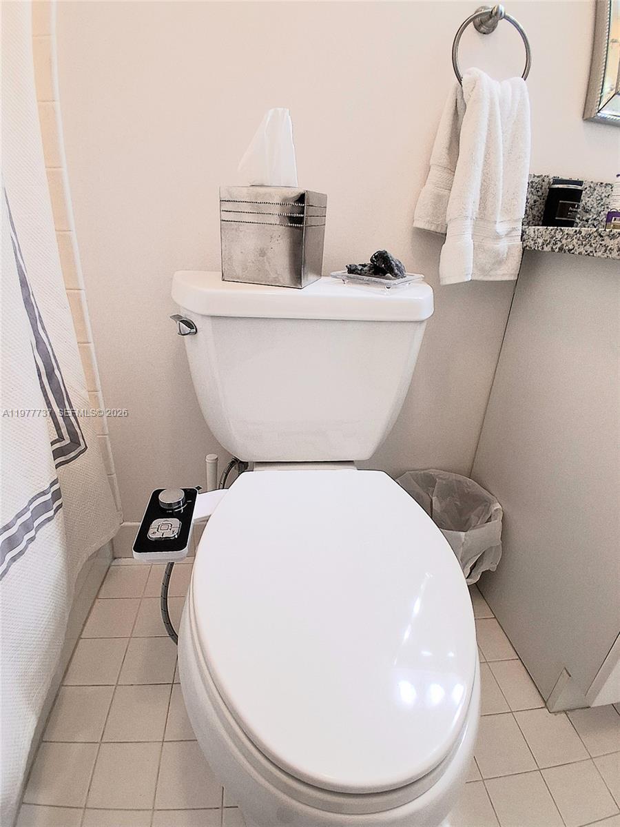 SUNRISE LAKES 206 CONDO - Residential