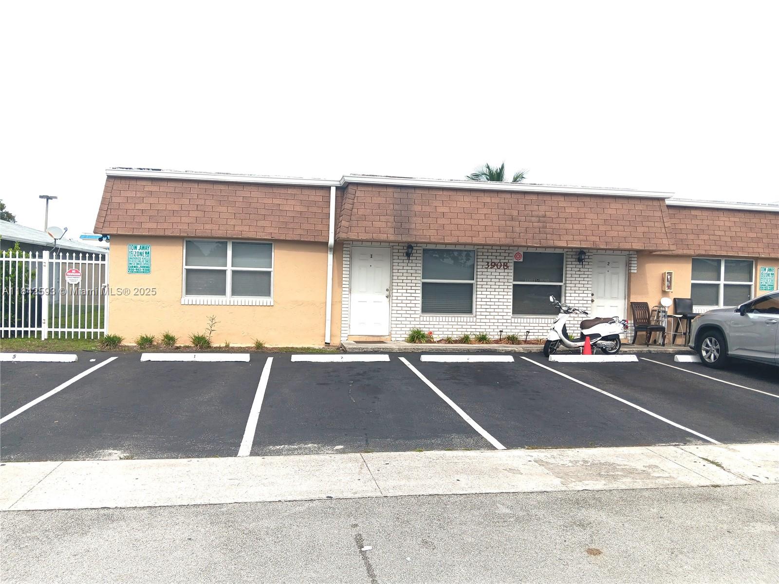 Investment opportunity in well maintained building. Efficiency rented at $1,300 per month. Please do not disturb tenants.