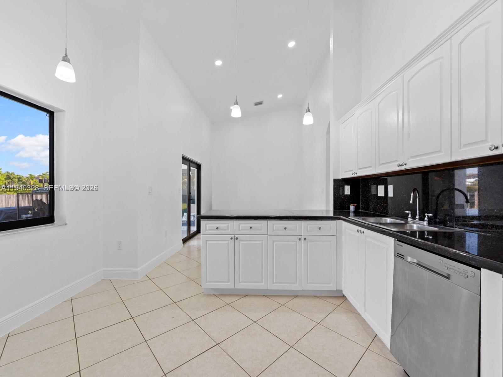 ESTATE MANSIONS - Residential