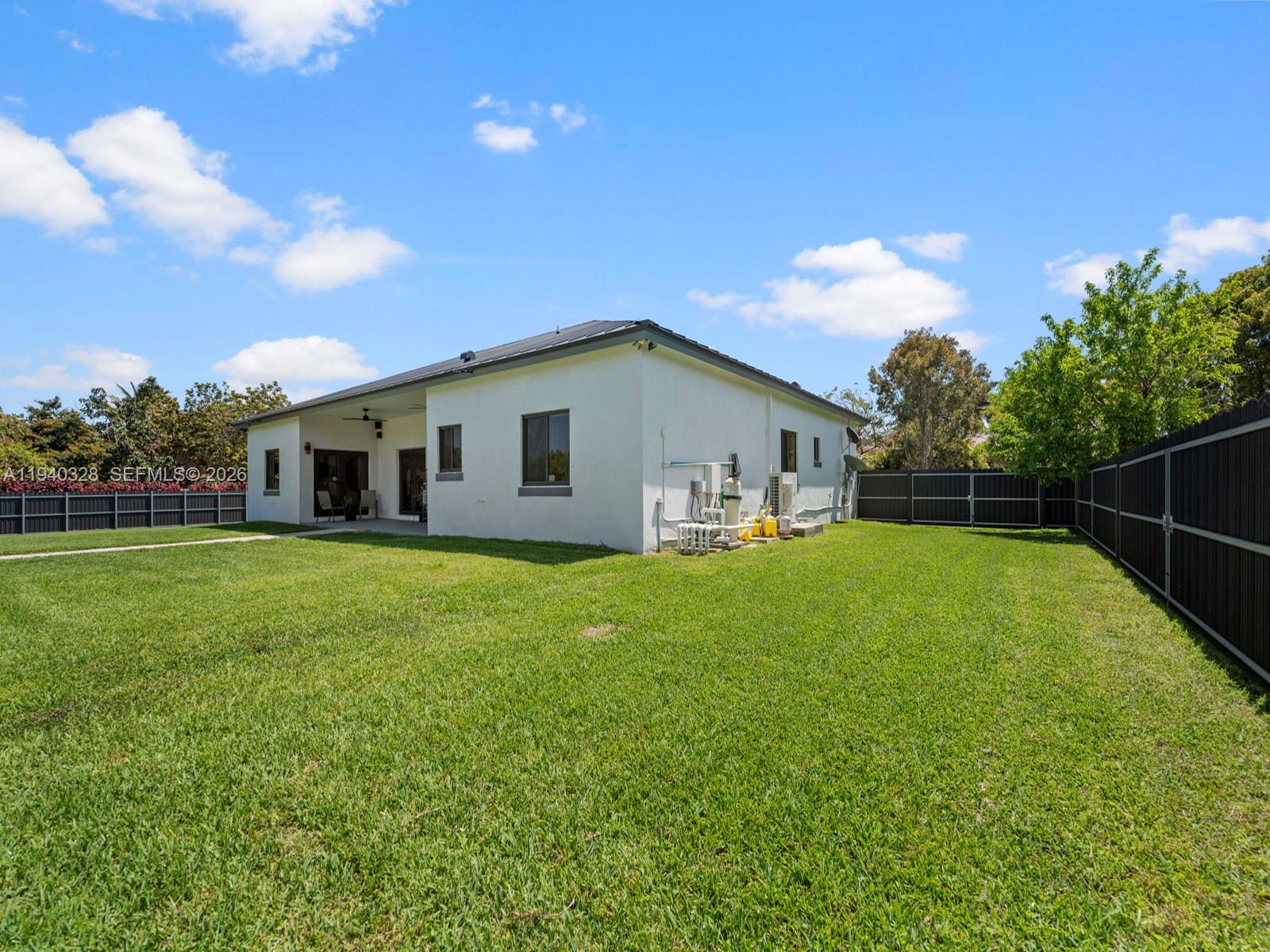 ESTATE MANSIONS - Residential