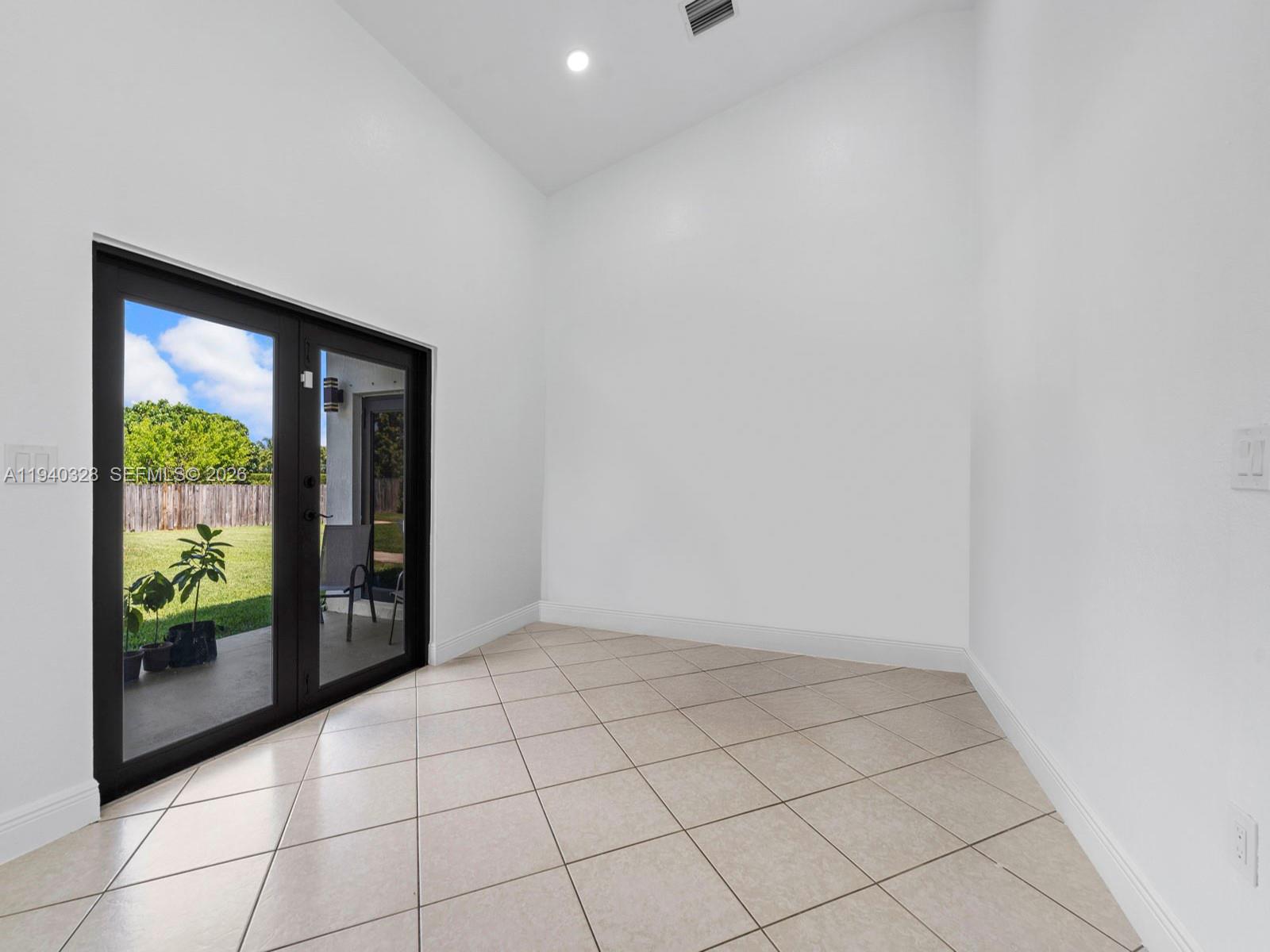 ESTATE MANSIONS - Residential