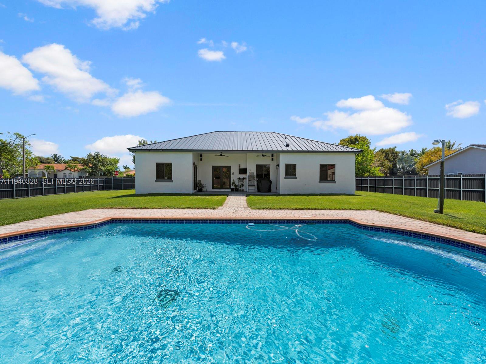 ESTATE MANSIONS - Residential