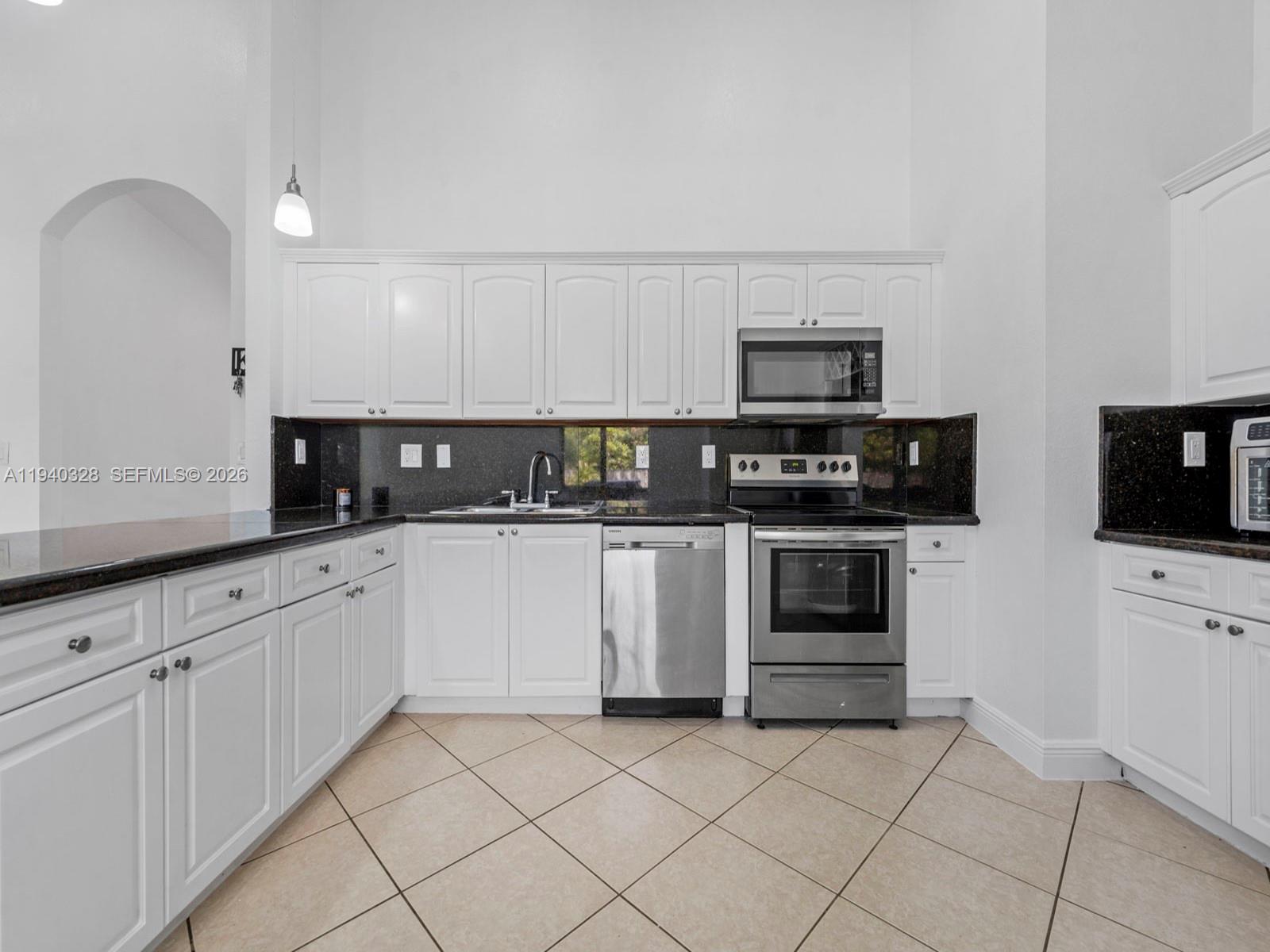 ESTATE MANSIONS - Residential