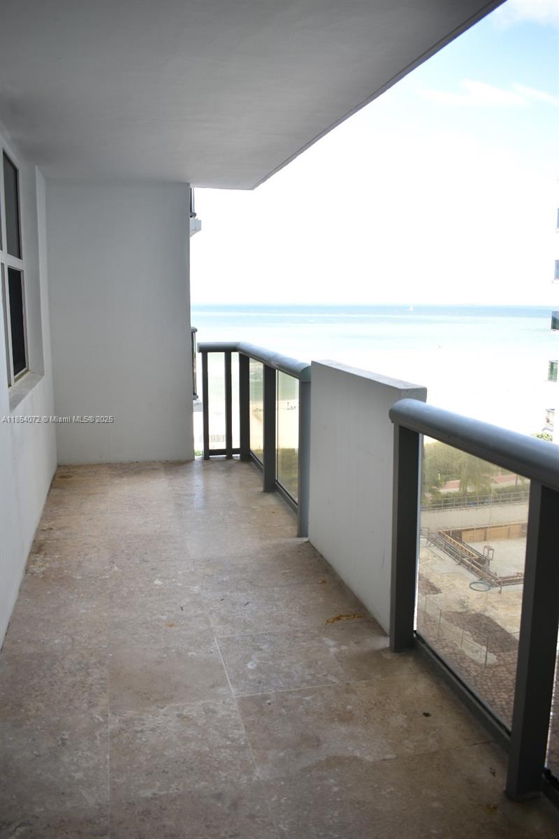 6039 Collins Ave 914