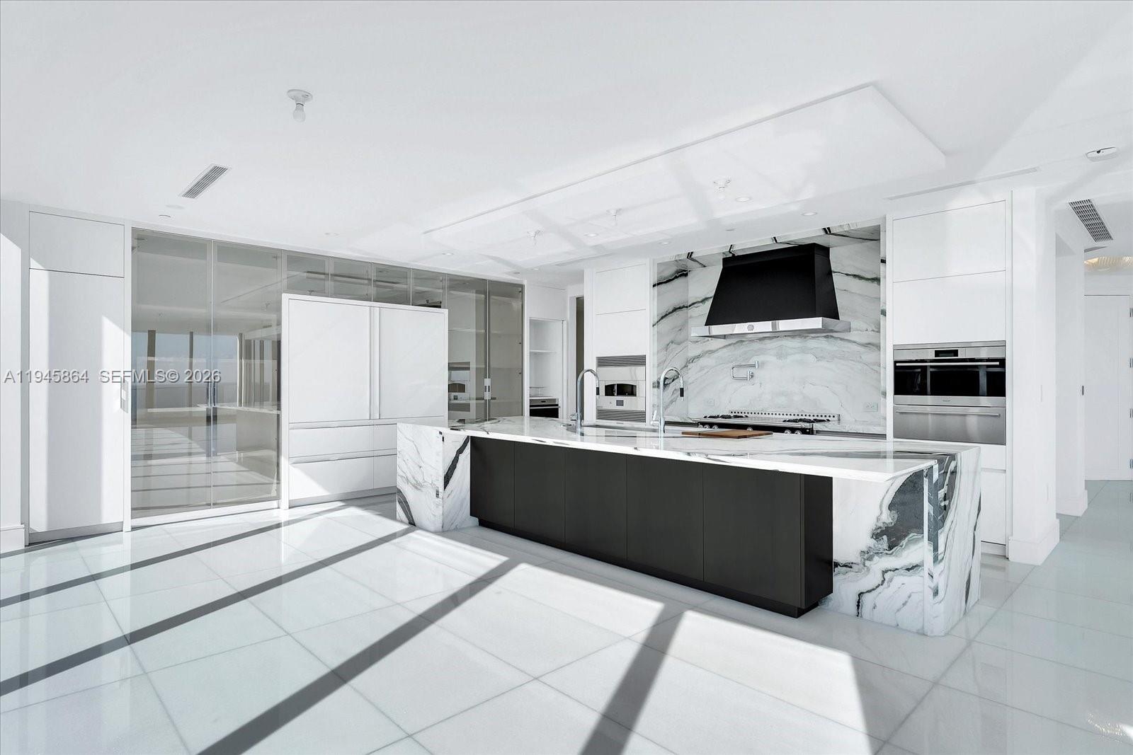 17975 Collins Ave N1801