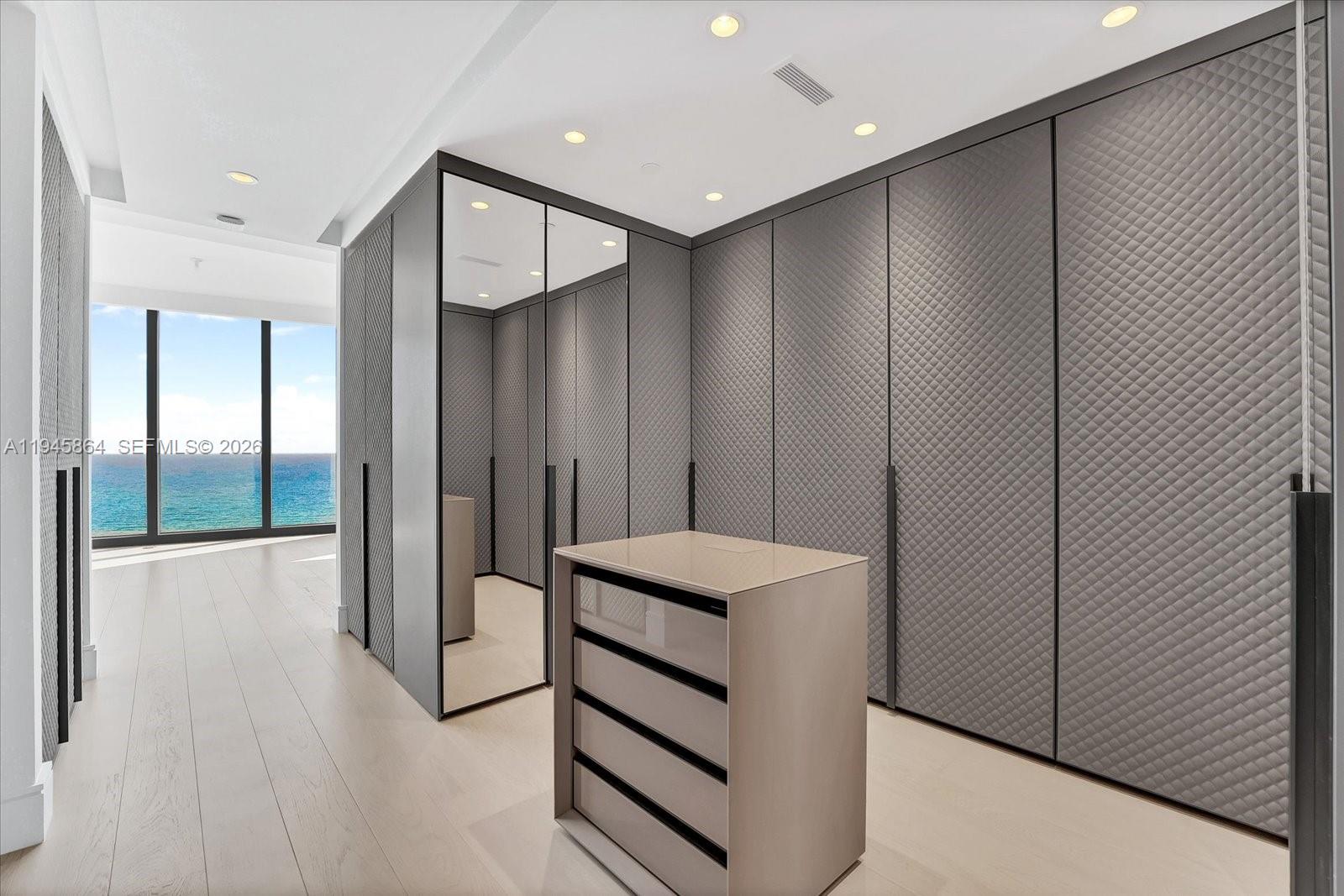 NORTH BISCAYNE BEACH AMEN - Residential