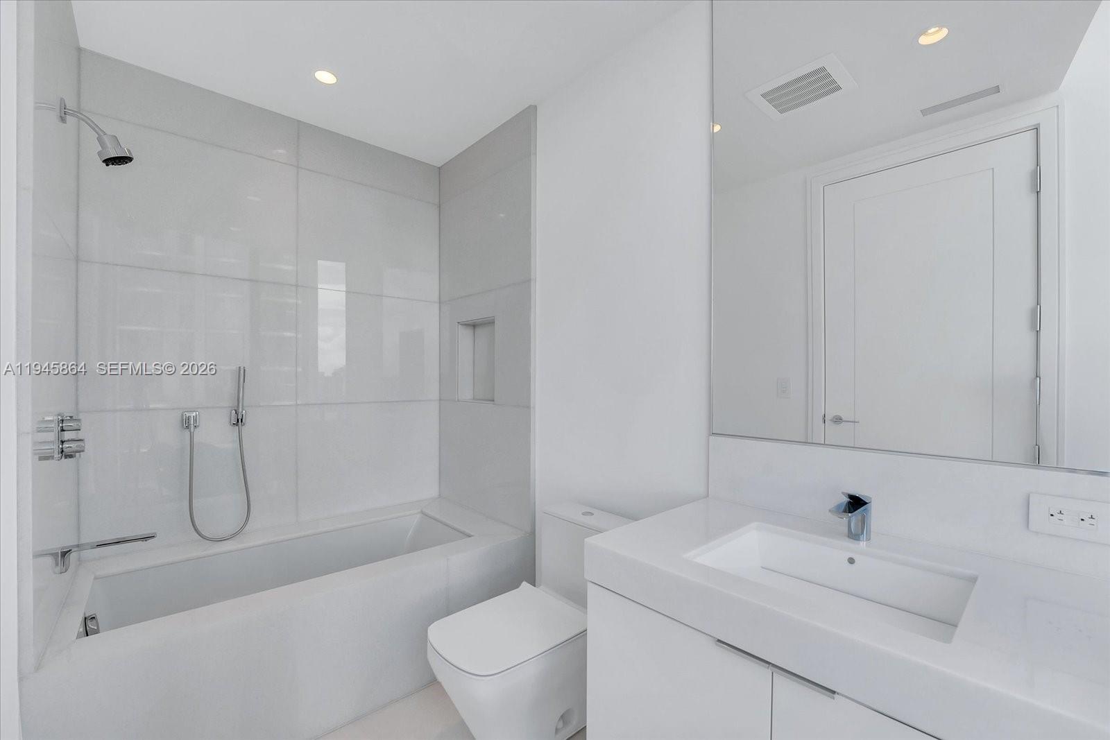 NORTH BISCAYNE BEACH AMEN - Residential