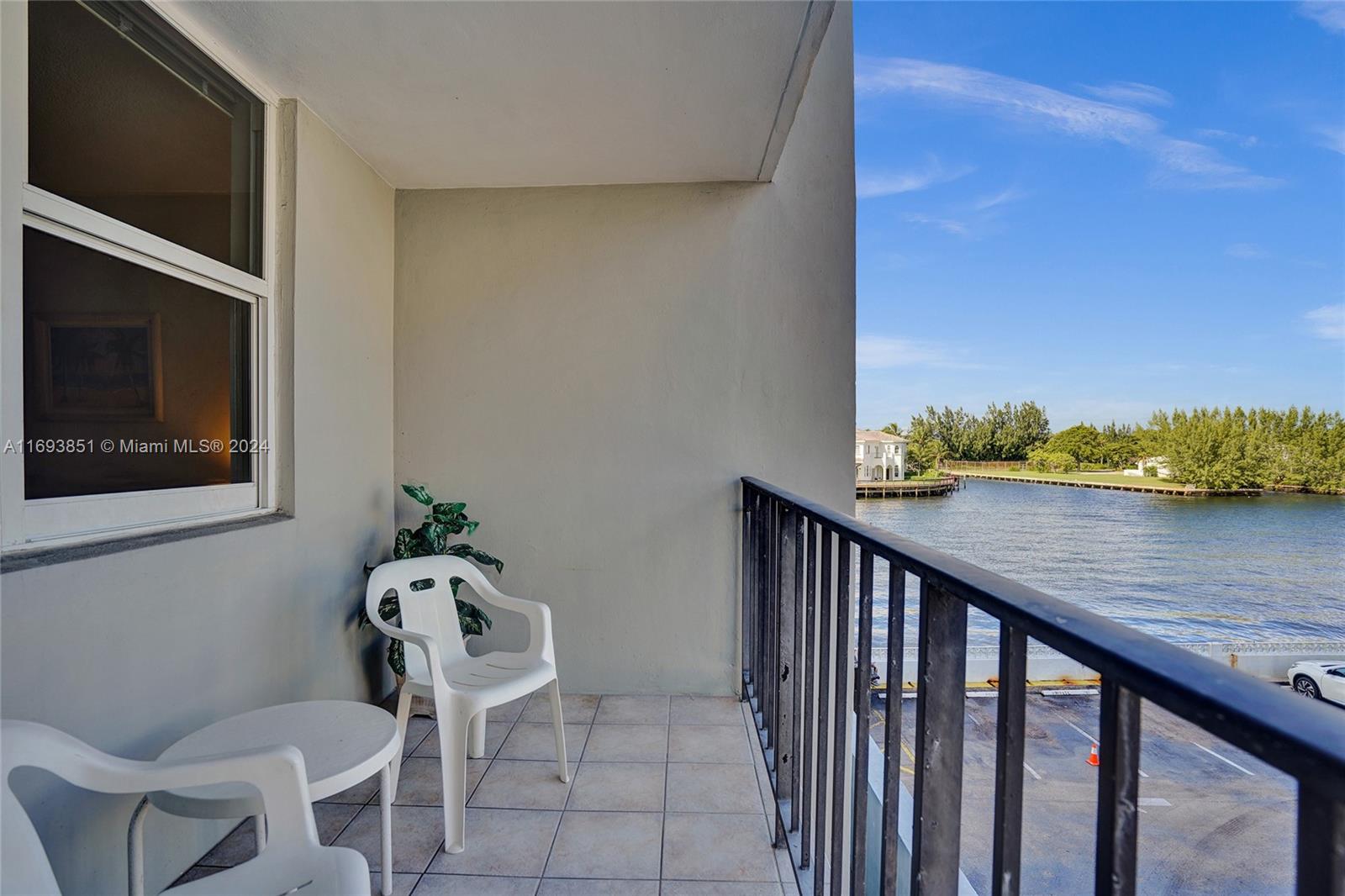 TRAFALGAR TOWERS CONDOMIN - Residential