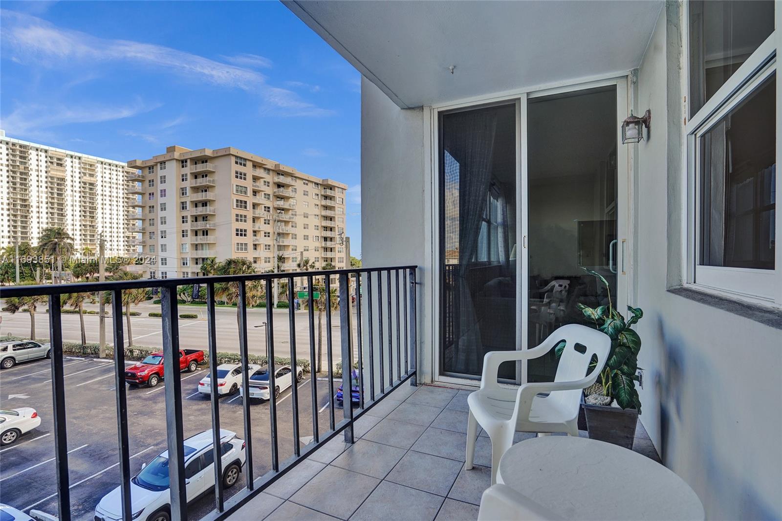 TRAFALGAR TOWERS CONDOMIN - Residential