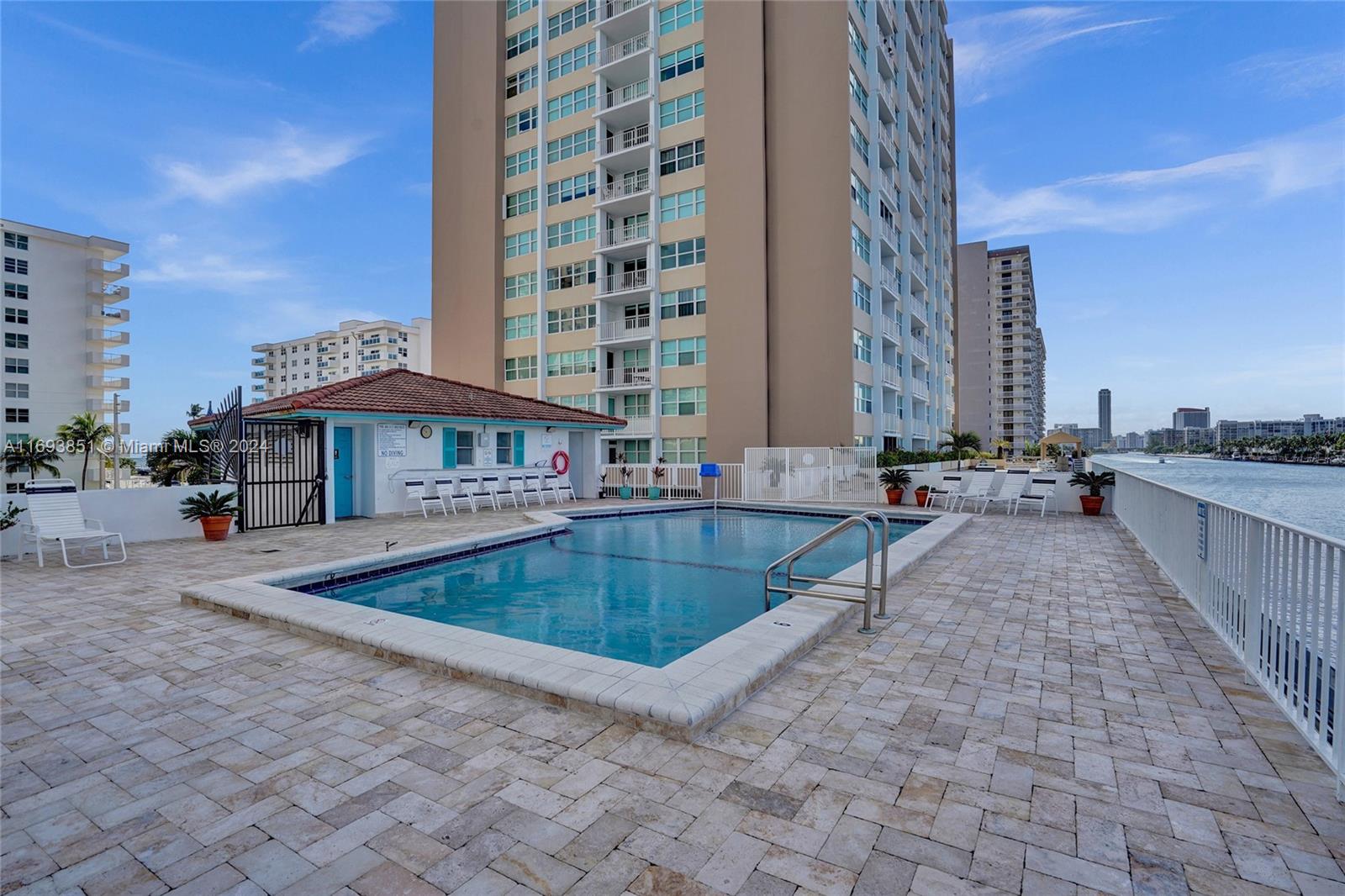 TRAFALGAR TOWERS CONDOMIN - Residential