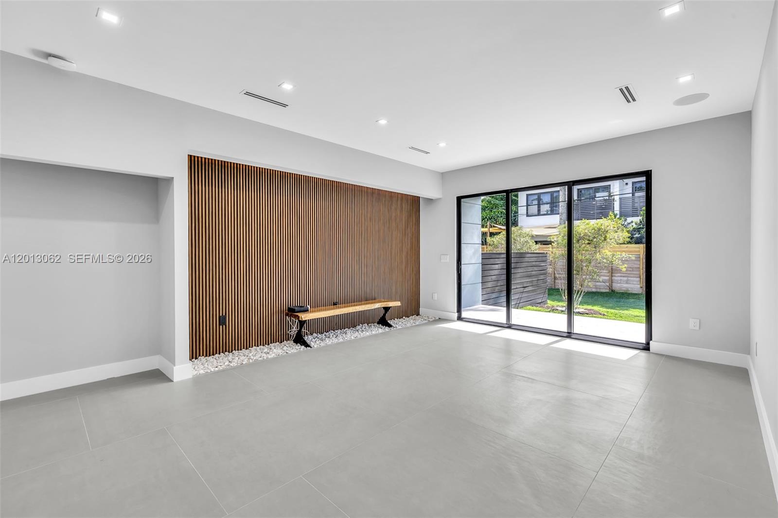 LAUDERDALE - Residential Lease