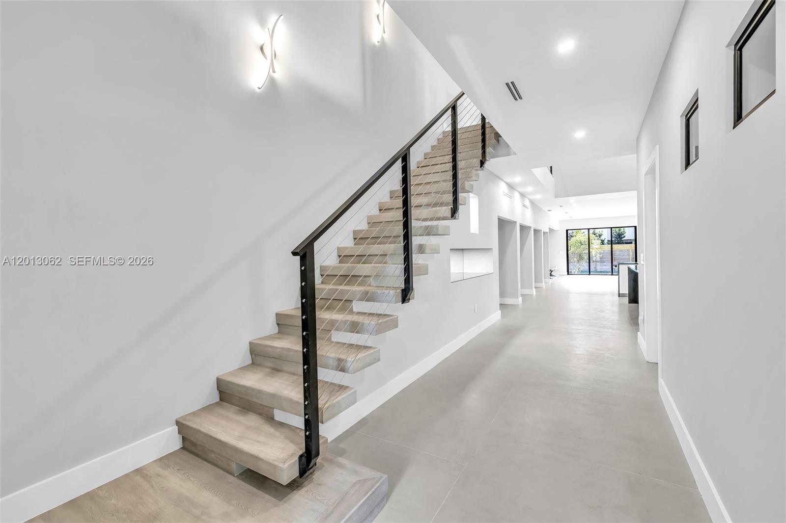 LAUDERDALE - Residential Lease