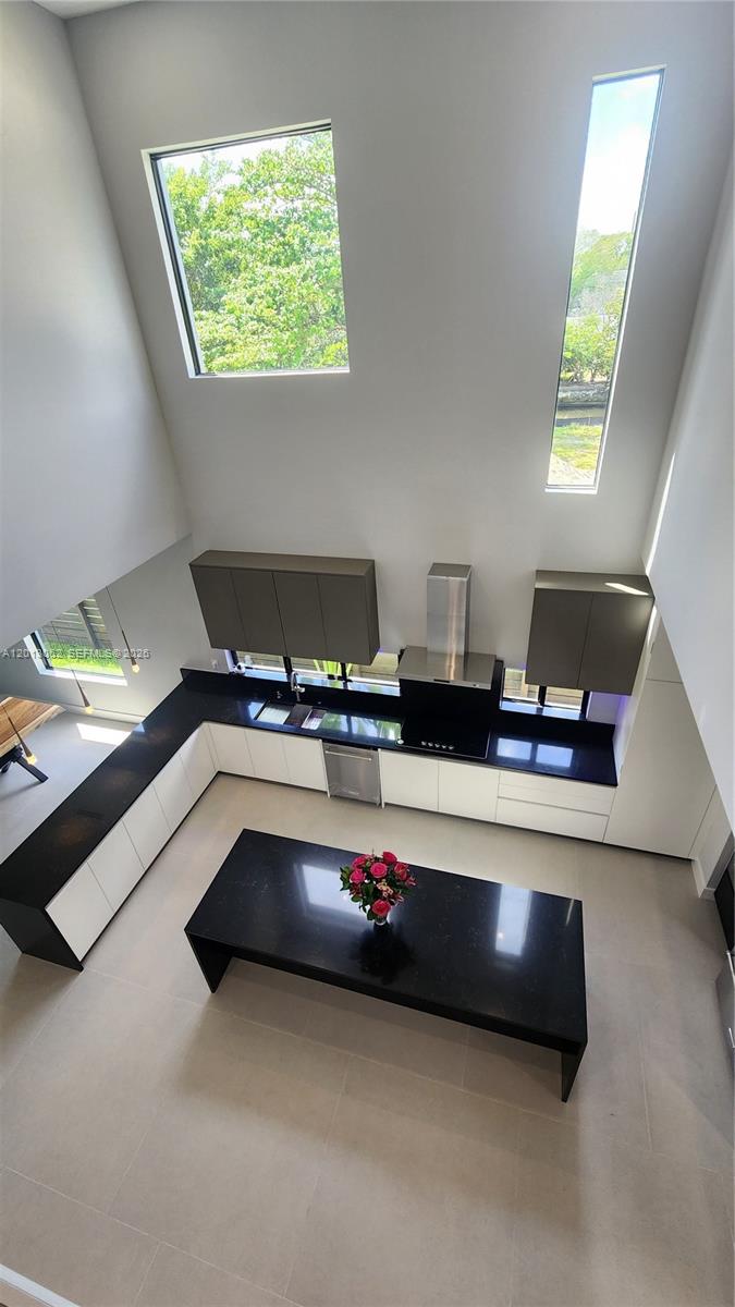 LAUDERDALE - Residential Lease