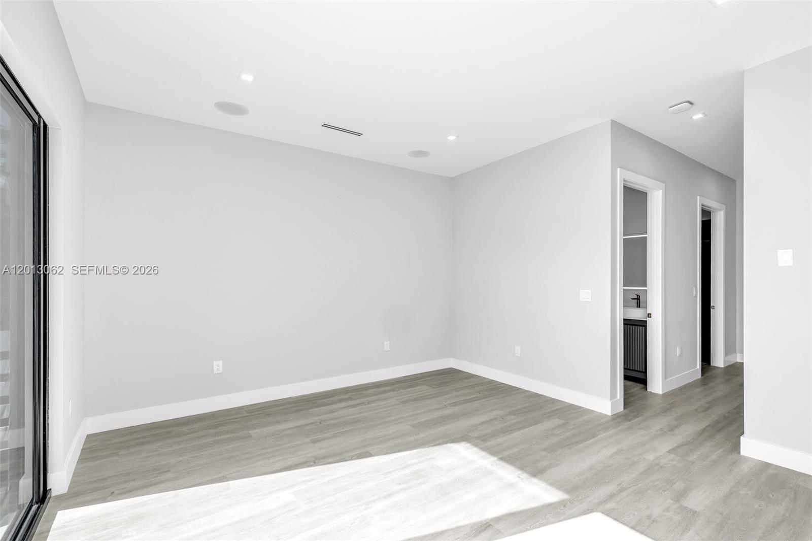 LAUDERDALE - Residential Lease