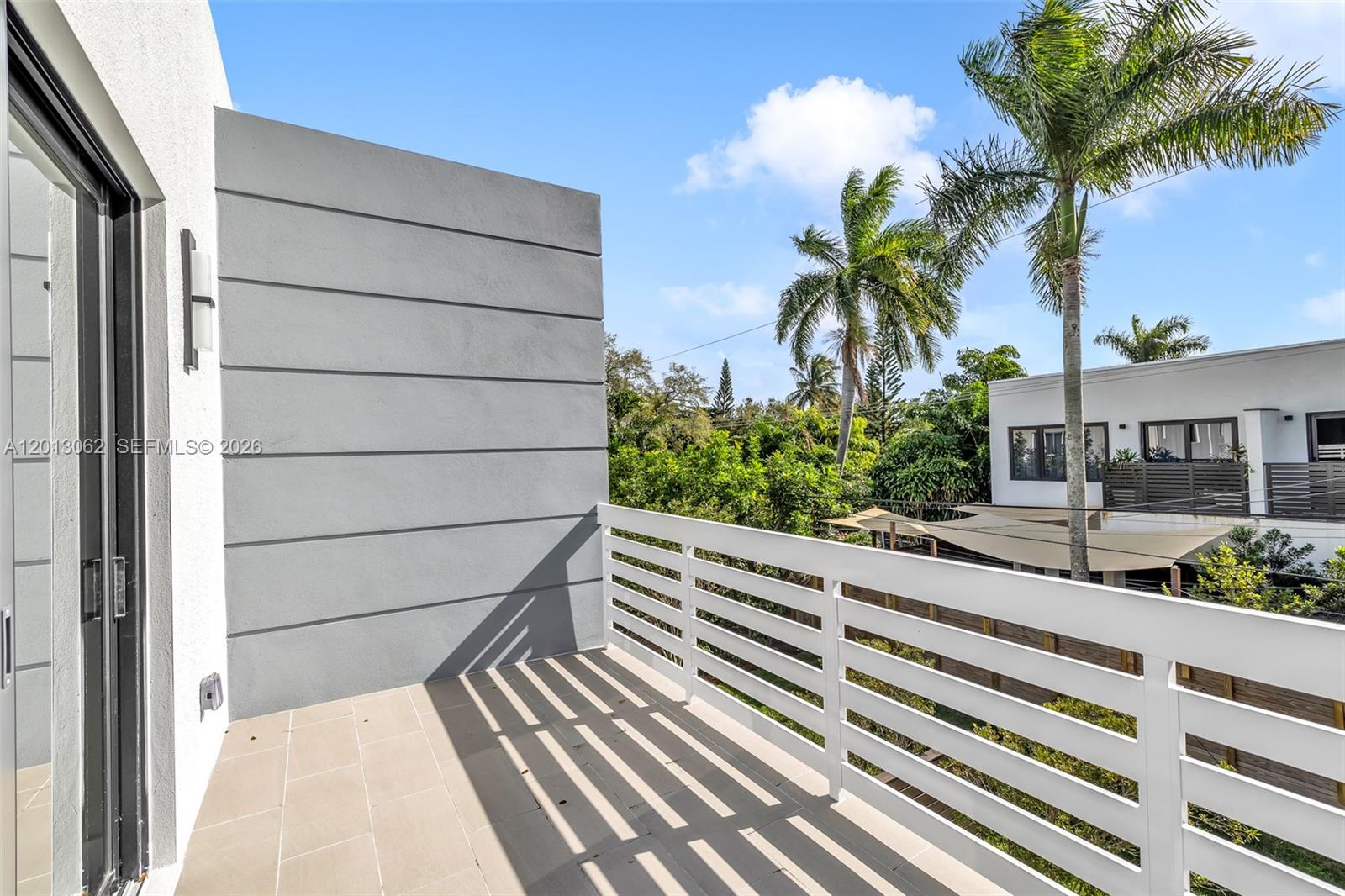 LAUDERDALE - Residential Lease