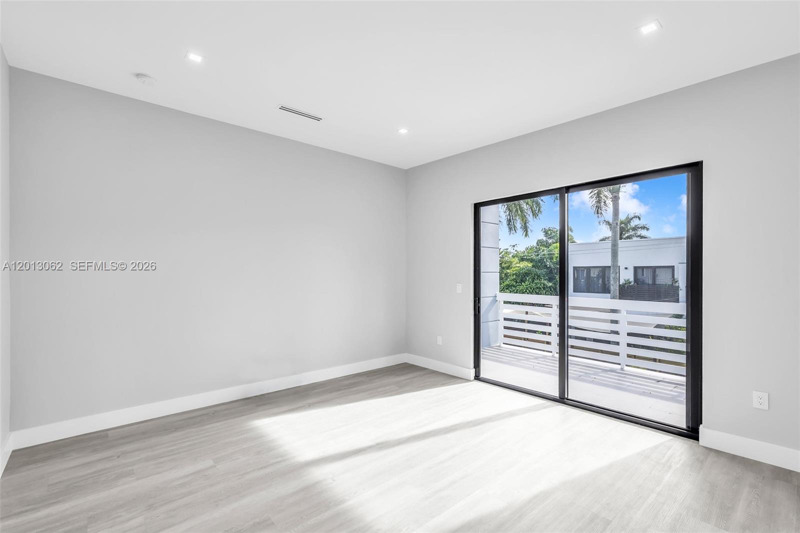 LAUDERDALE - Residential Lease