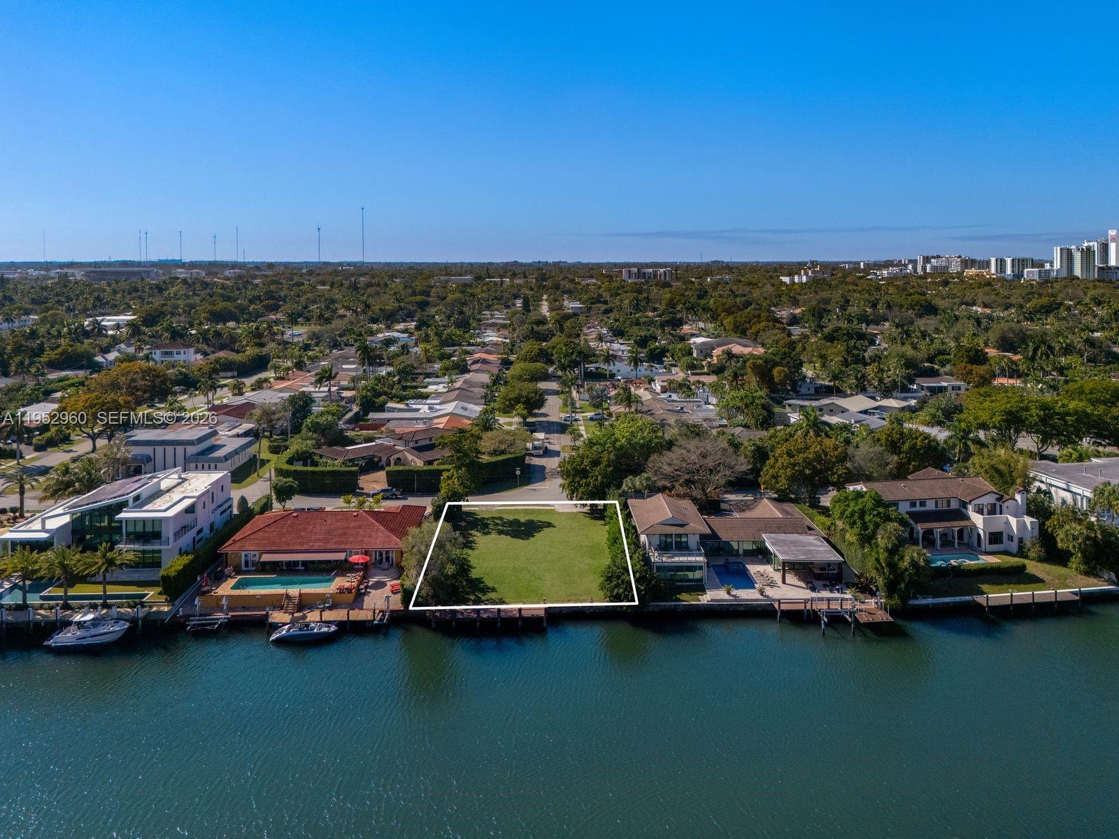 HOLLYWOOD GOLF ESTATES SE - Residential