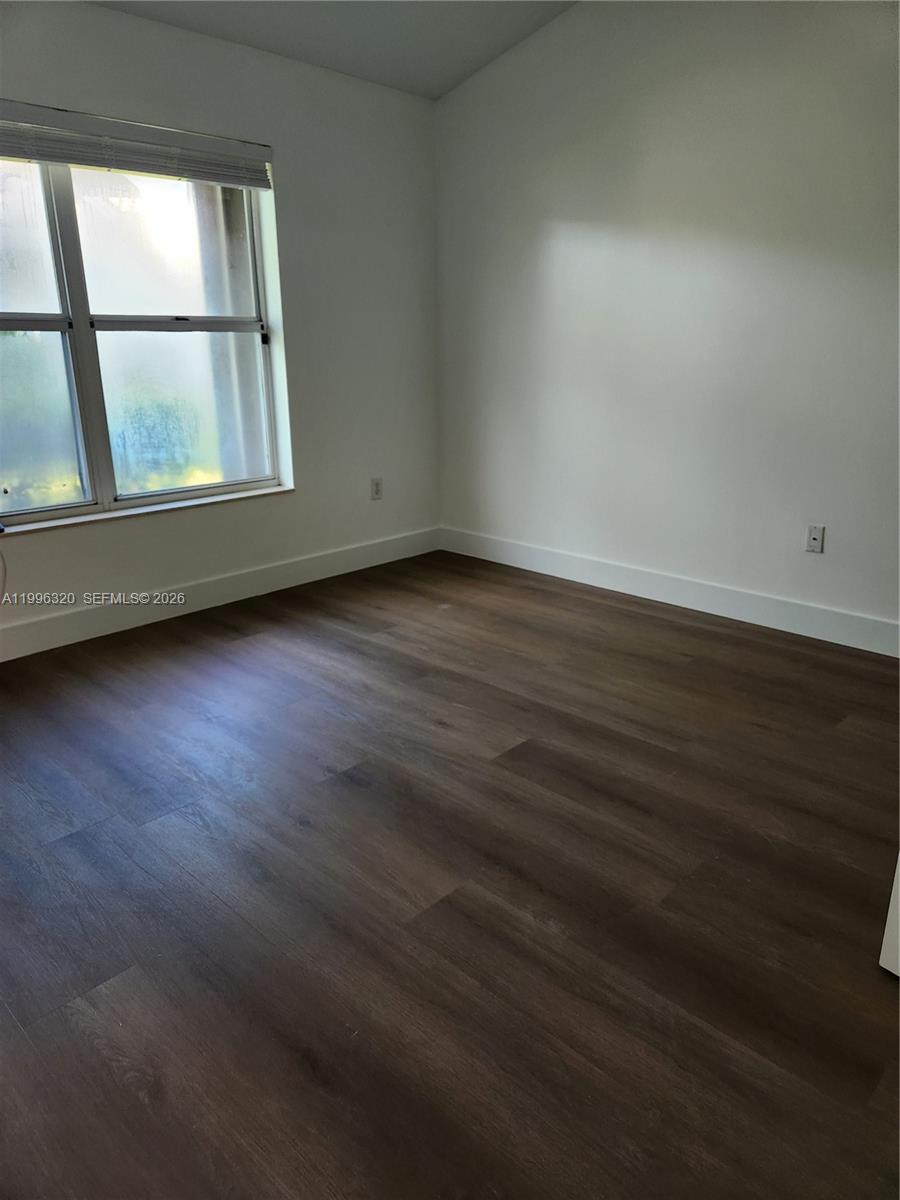 HOLLYWOOD LAKES COUNTRY C - Residential Lease