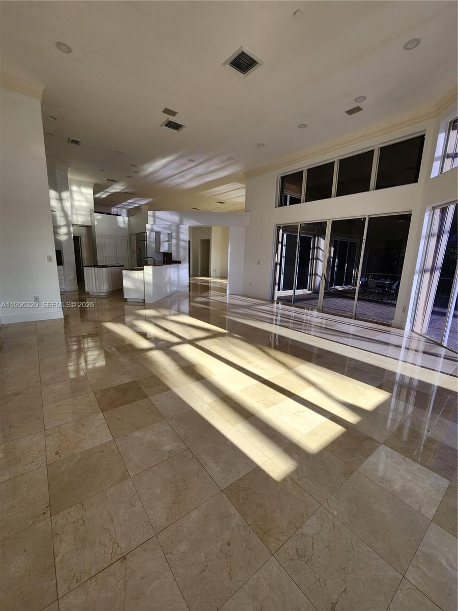 HOLLYWOOD LAKES COUNTRY C - Residential Lease