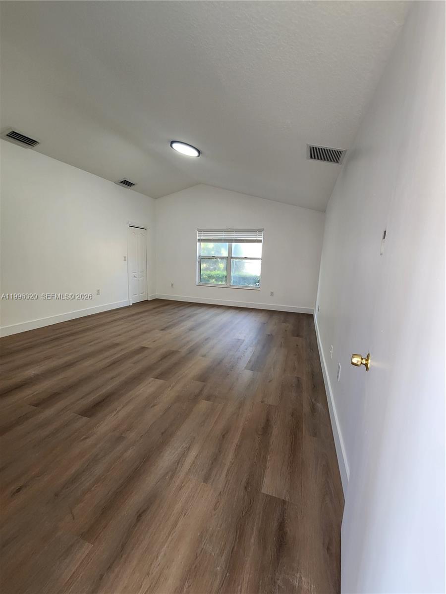 HOLLYWOOD LAKES COUNTRY C - Residential Lease