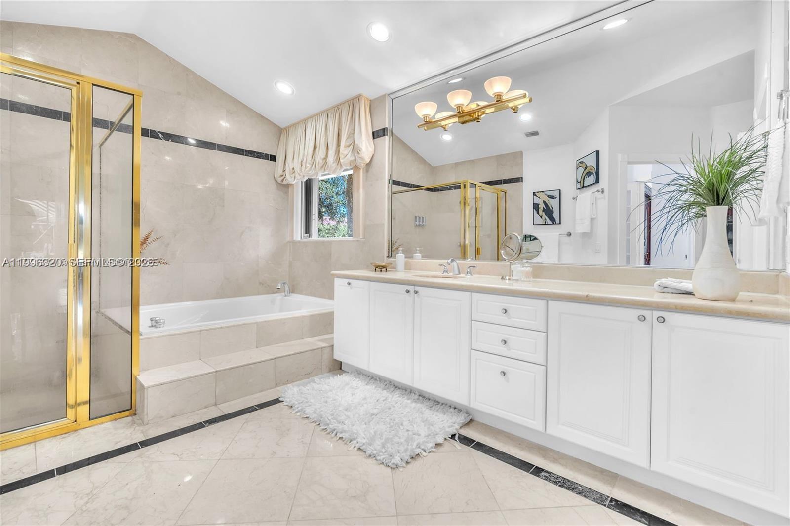 HOLLYWOOD LAKES COUNTRY C - Residential Lease