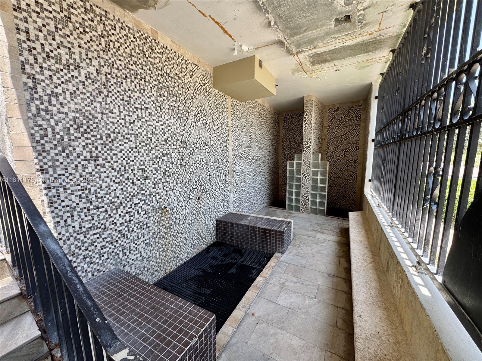 OCEANSIDE PLAZA CONDO - Residential